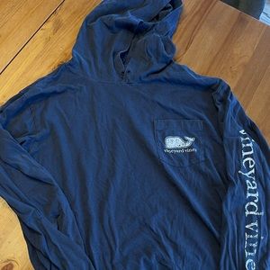 Navy and white whale design men’s medium Vineyard Vines tshirt hoodie